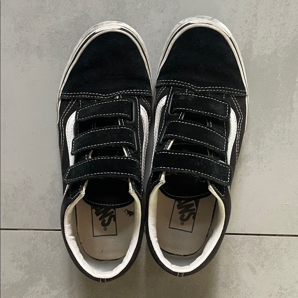 Women’s Velcro Sneakers - Picture 4 of 7